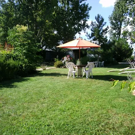 Le Du Bord De L'eau Bed & Breakfast *