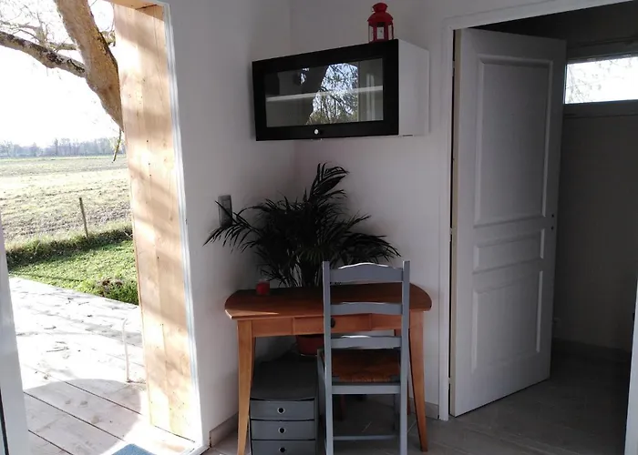 Le Du Bord De L'eau Bed & Breakfast 3*