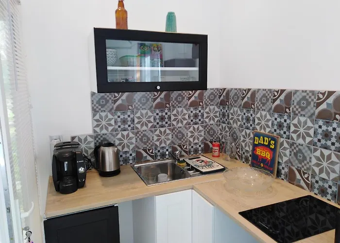 Le Du Bord De L'eau Bed & Breakfast 3*